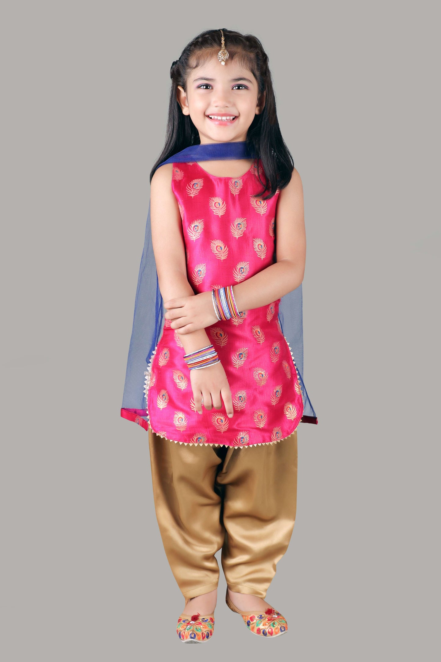 Kurta and Salwar Set With Dupatta (Pink)